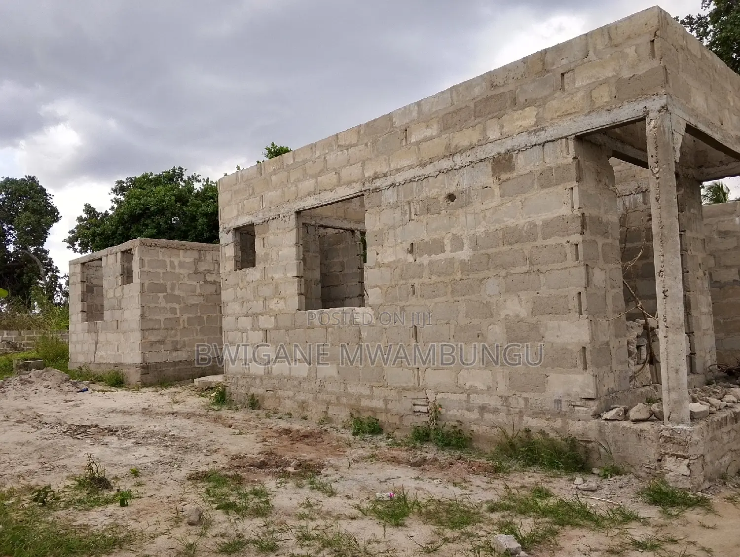 7bdrm Apartment in Mwambungu Broker, Msongola for sale