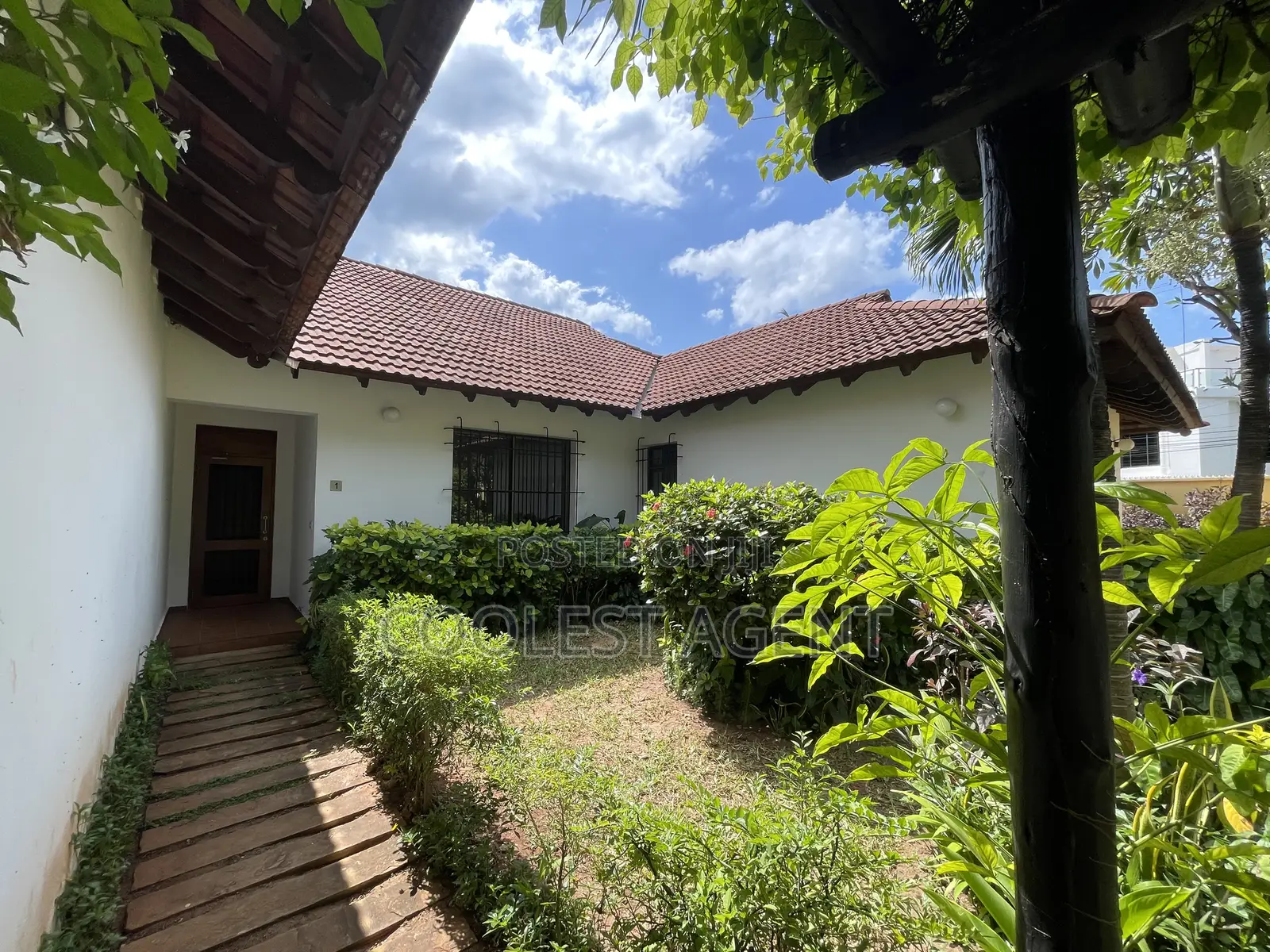 Furnished 4bdrm Villa in Oysterbay, Kinondoni for rent