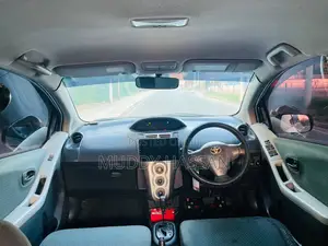 Toyota Vitz 2006 Silver