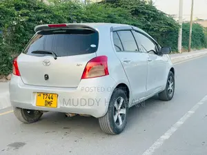 Toyota Vitz 2006 Silver