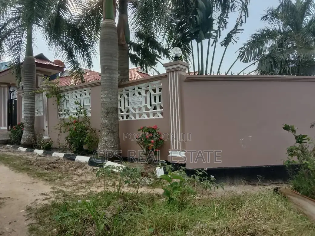 3bdrm House in Kimara Temboni, Kinondoni for sale