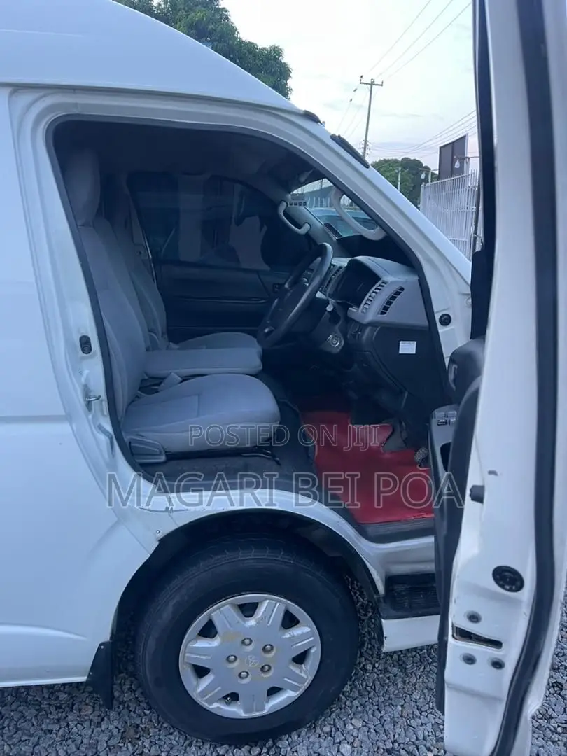 Toyota Quantum 2007 White