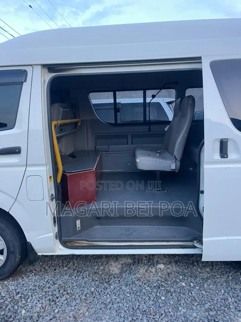 Toyota Quantum 2007 White