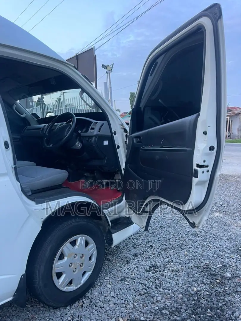 Toyota Quantum 2007 White