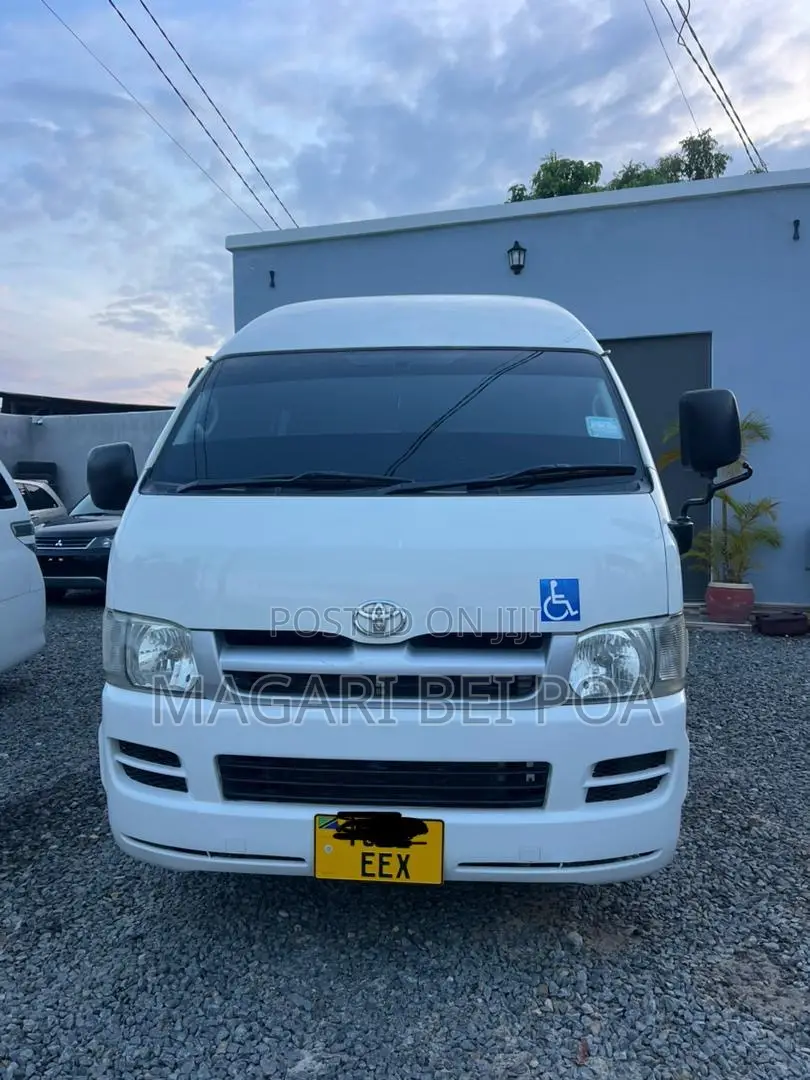 Toyota Quantum 2007 White