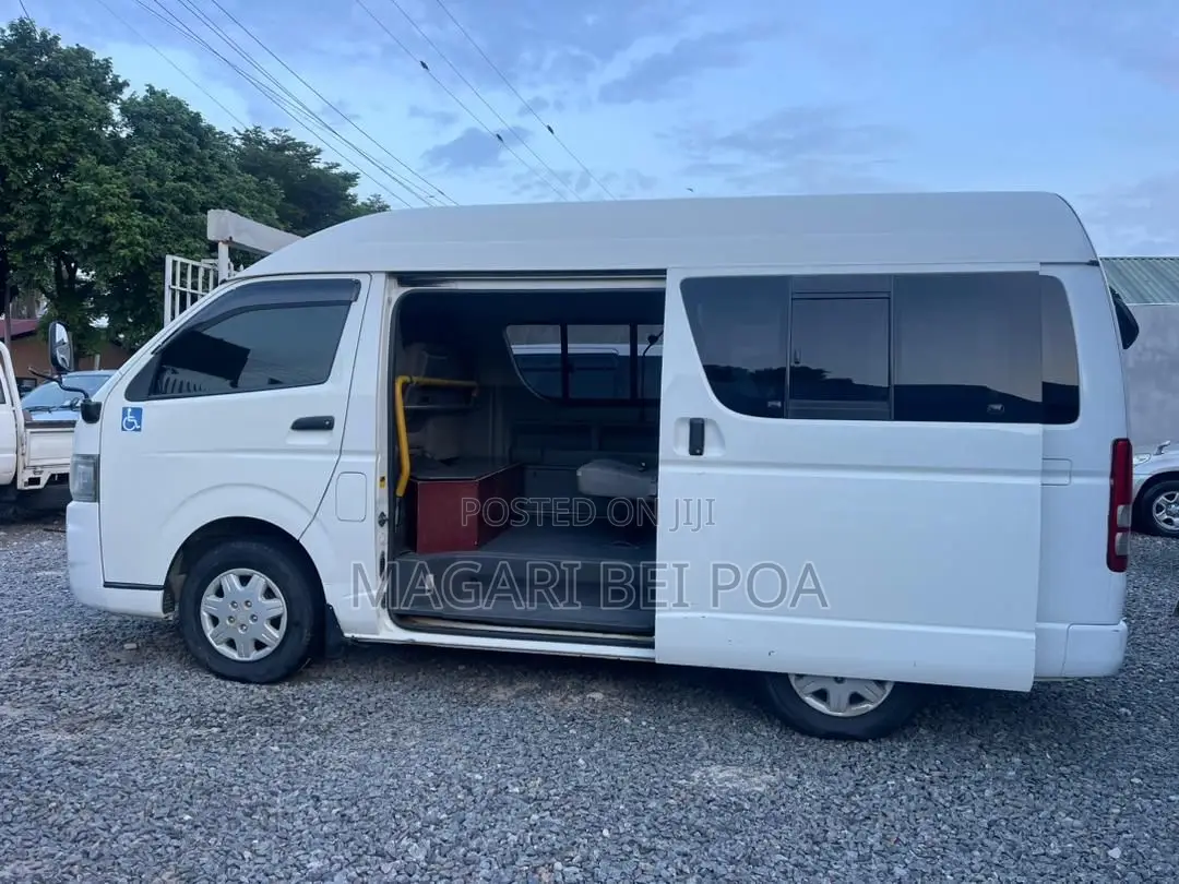 Toyota Quantum 2007 White