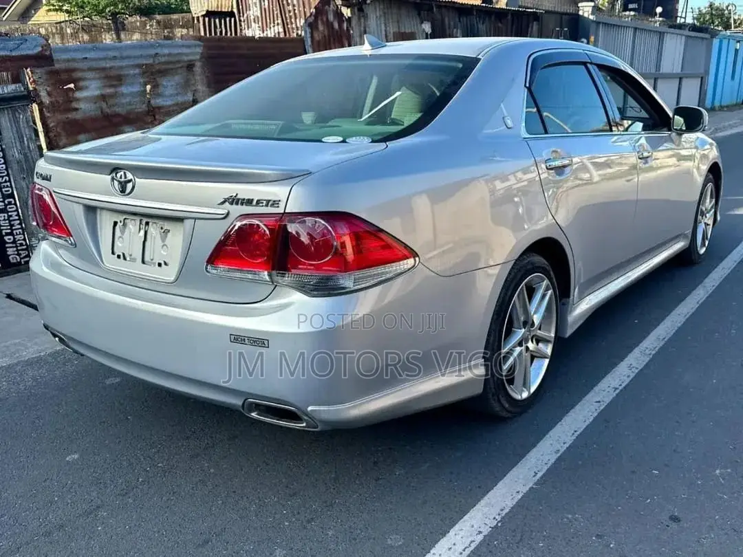 Toyota Crown 2011 Silver
