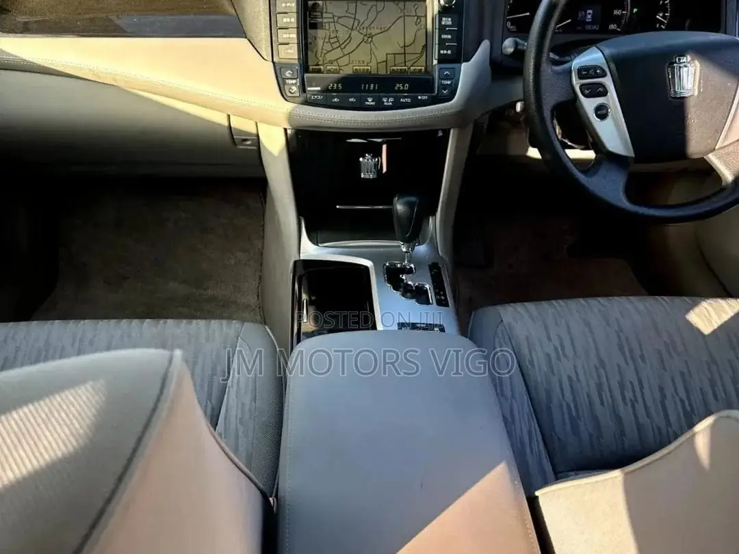 Toyota Crown 2011 Silver