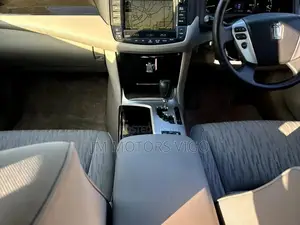 Toyota Crown 2011 Silver