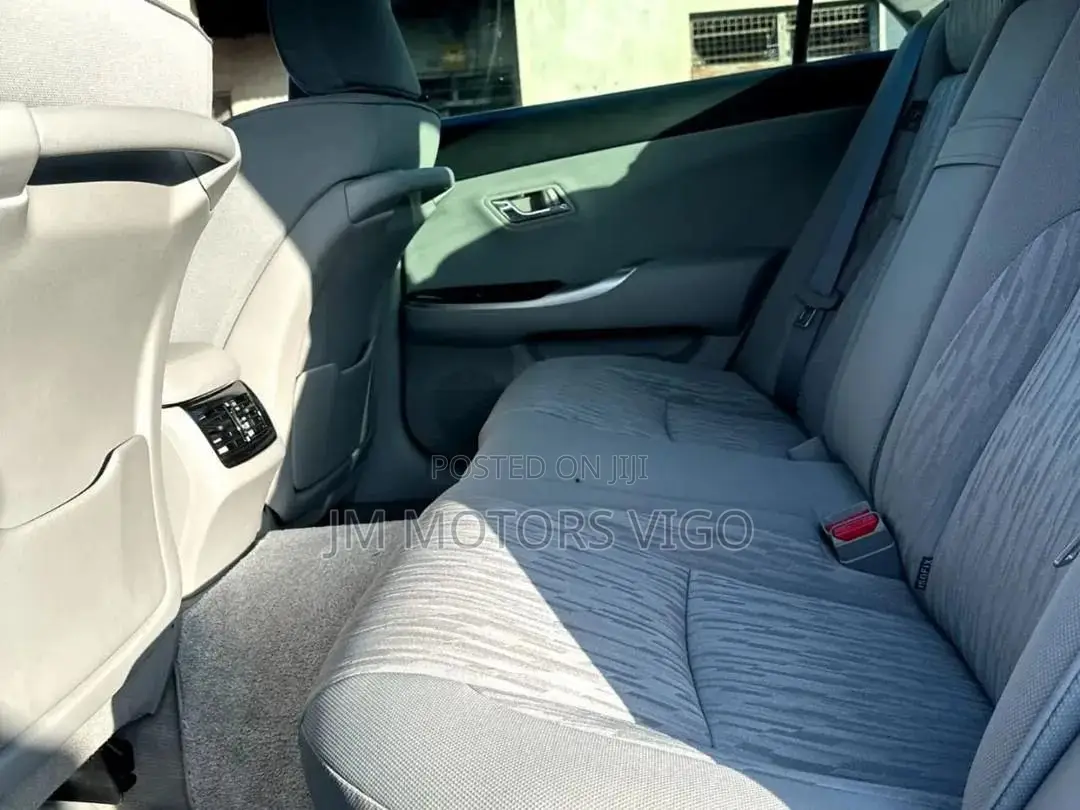 Toyota Crown 2011 Silver