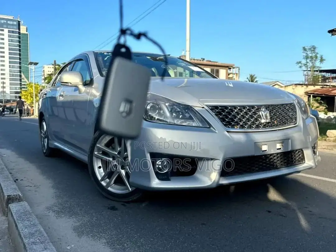 Toyota Crown 2011 Silver