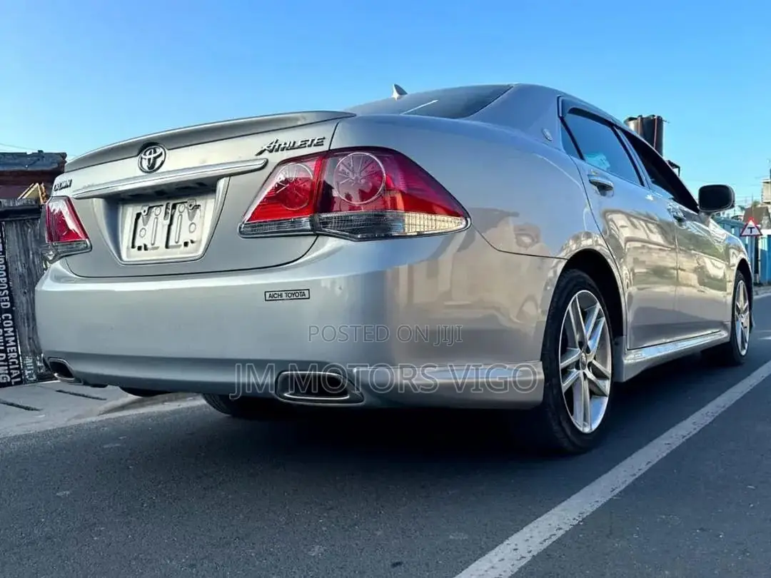 Toyota Crown 2011 Silver