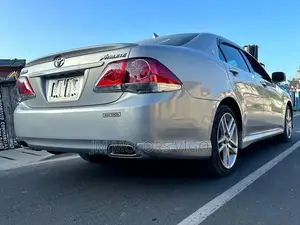 Toyota Crown 2011 Silver