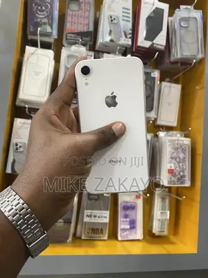 Apple iPhone XR 64 GB White