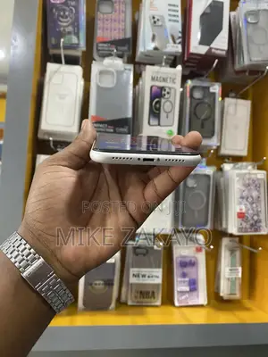 Apple iPhone XR 64 GB White