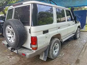 Toyota Land Cruiser 2005 White