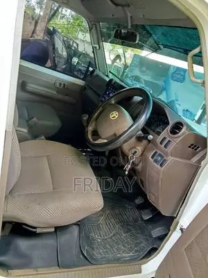 Toyota Land Cruiser 2005 White