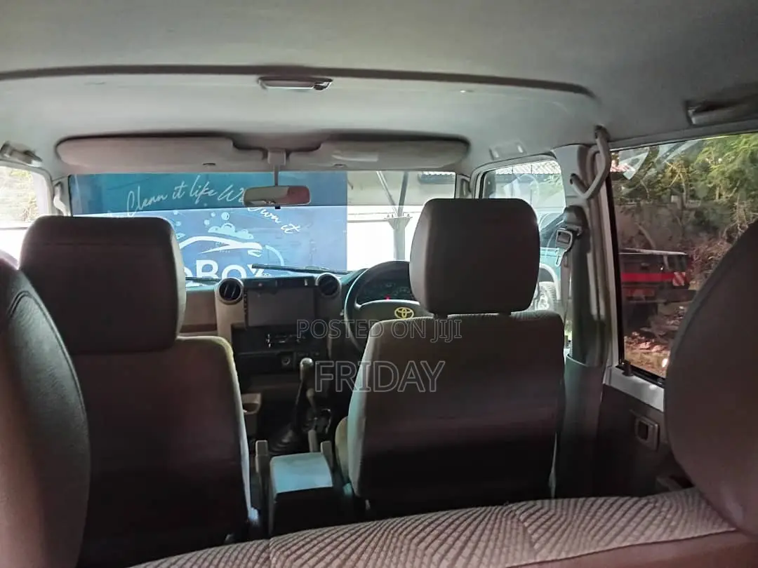 Toyota Land Cruiser 2005 White