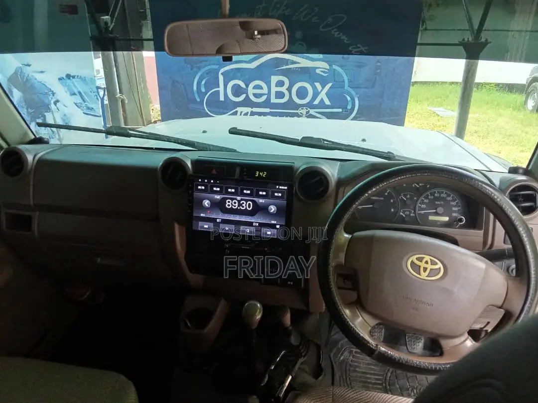 Toyota Land Cruiser 2005 White