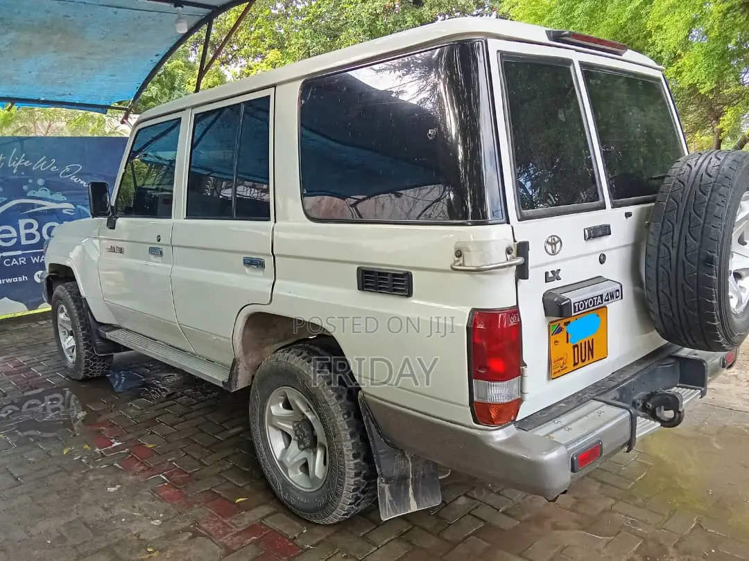 Toyota Land Cruiser 2005 White