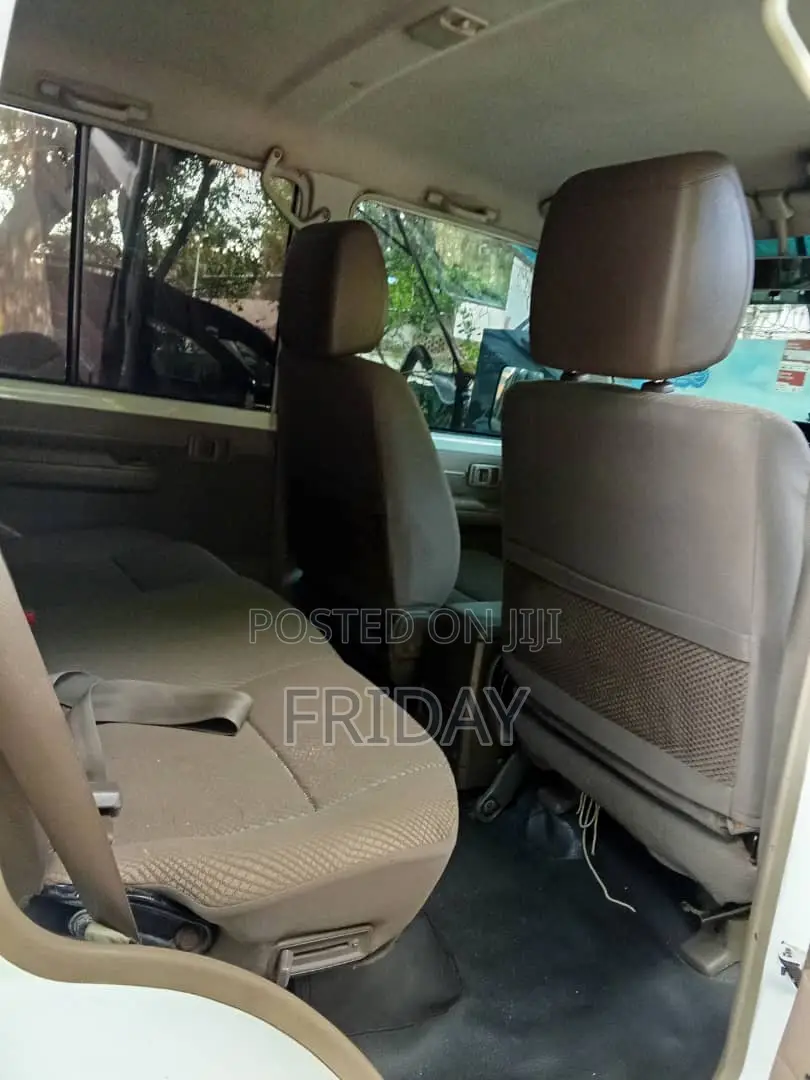 Toyota Land Cruiser 2005 White