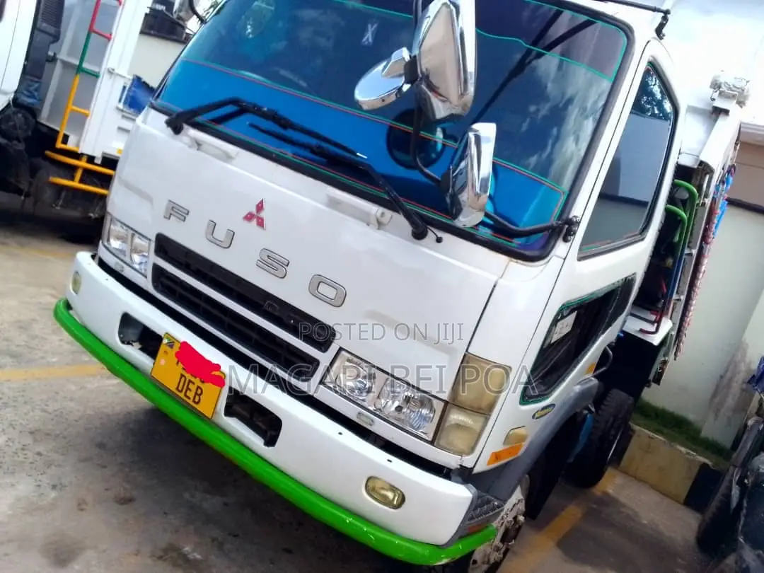 Mitsubishi Fuso Canter 2004 White
