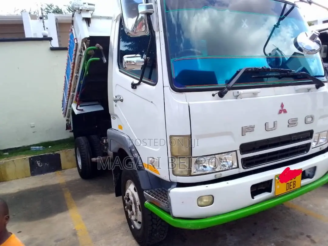 Mitsubishi Fuso Canter 2004 White