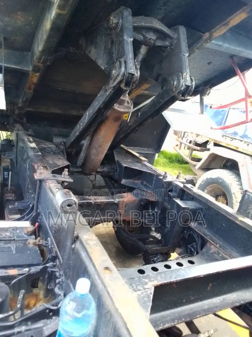 Mitsubishi Fuso Canter 2004 White