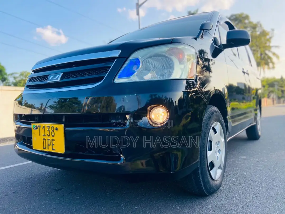 Toyota Noah 2006 Black