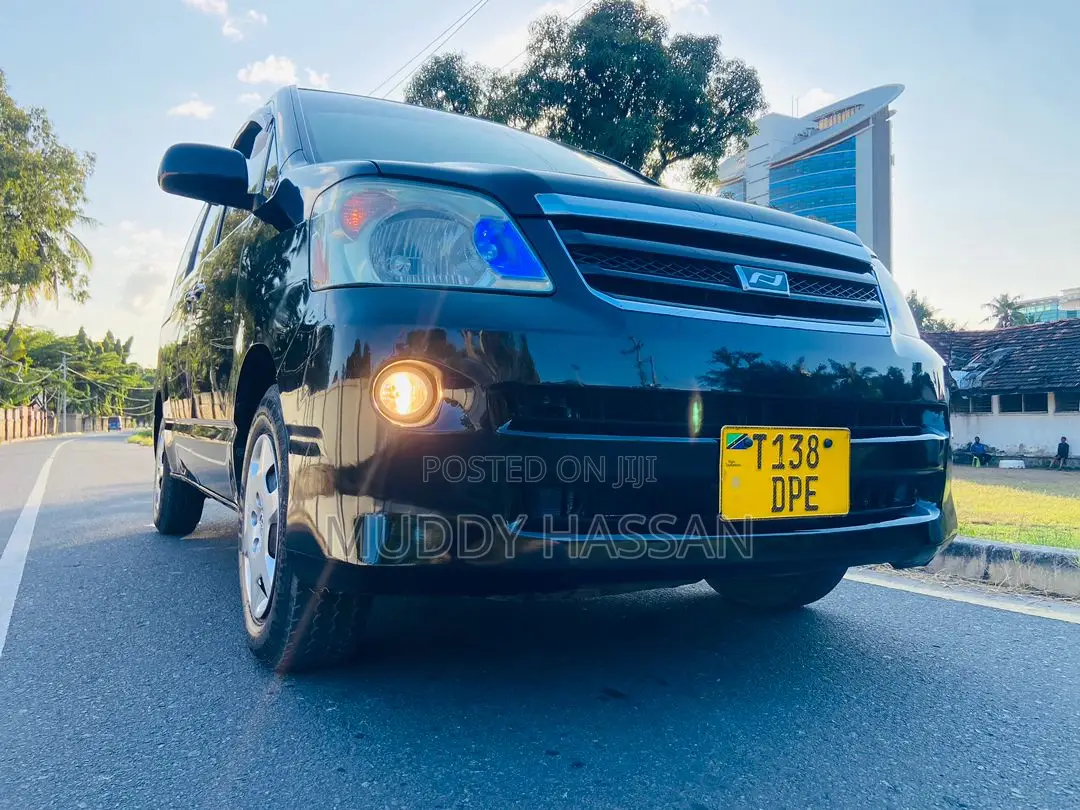 Toyota Noah 2006 Black