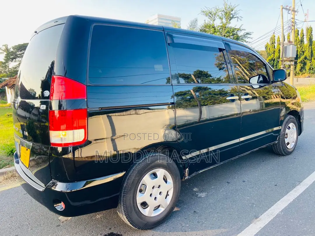Toyota Noah 2006 Black