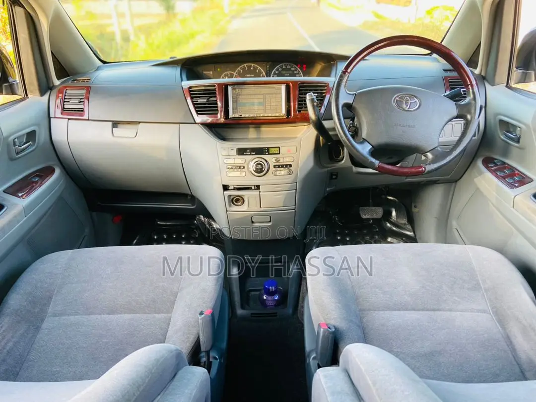 Toyota Noah 2006 Black