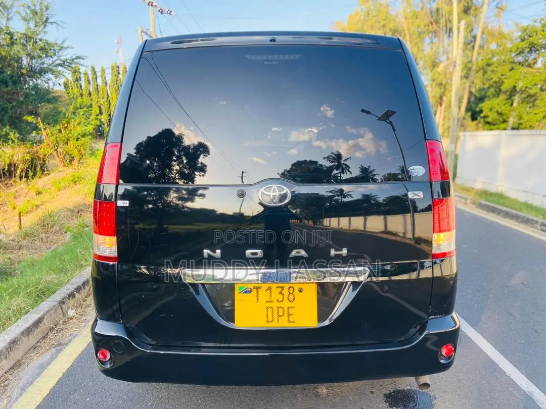 Toyota Noah 2006 Black