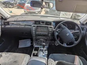 Toyota Crown 2005 Silver