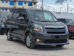 Toyota Noah 2008 Gray