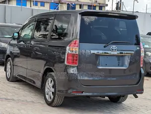 Toyota Noah 2008 Gray