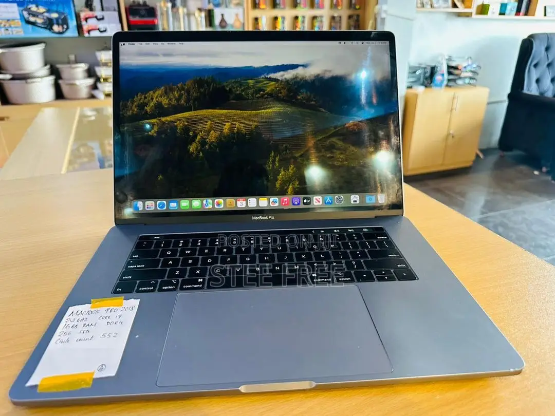 Laptop Apple MacBook Pro 2018 16GB Intel Core I7 SSD 512GB