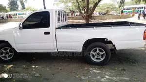 Toyota Hilux 2.5 Cab 2005 White