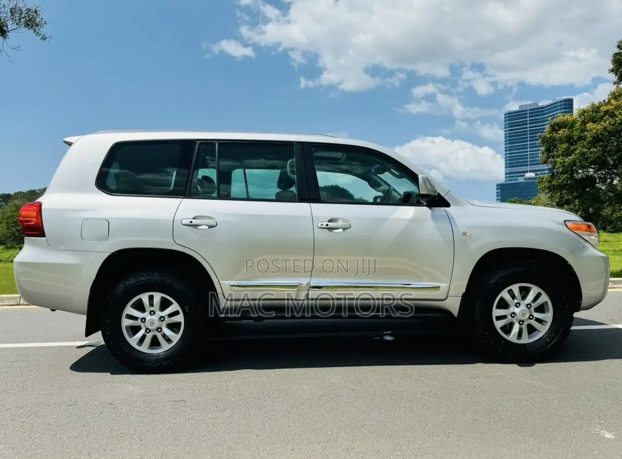 Toyota Land Cruiser 4.5 V8 VXR 2012 Silver