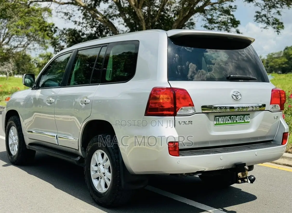 Toyota Land Cruiser 4.5 V8 VXR 2012 Silver