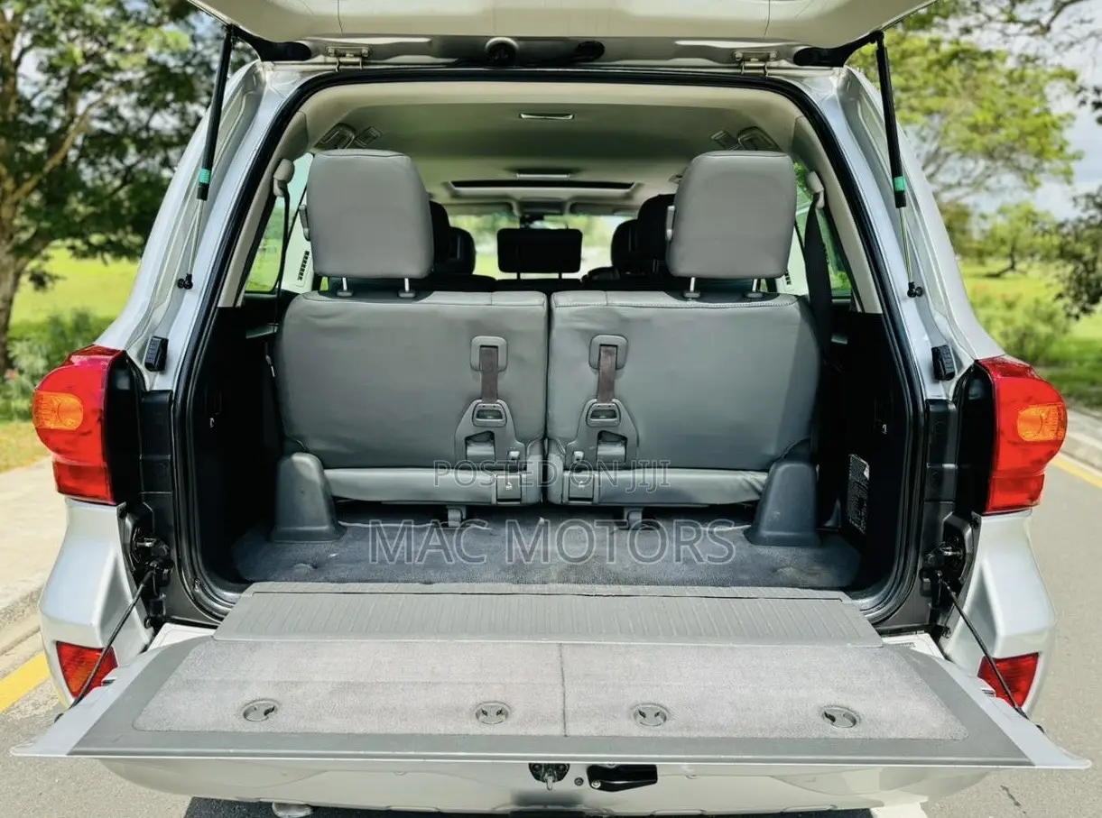 Toyota Land Cruiser 4.5 V8 VXR 2012 Silver