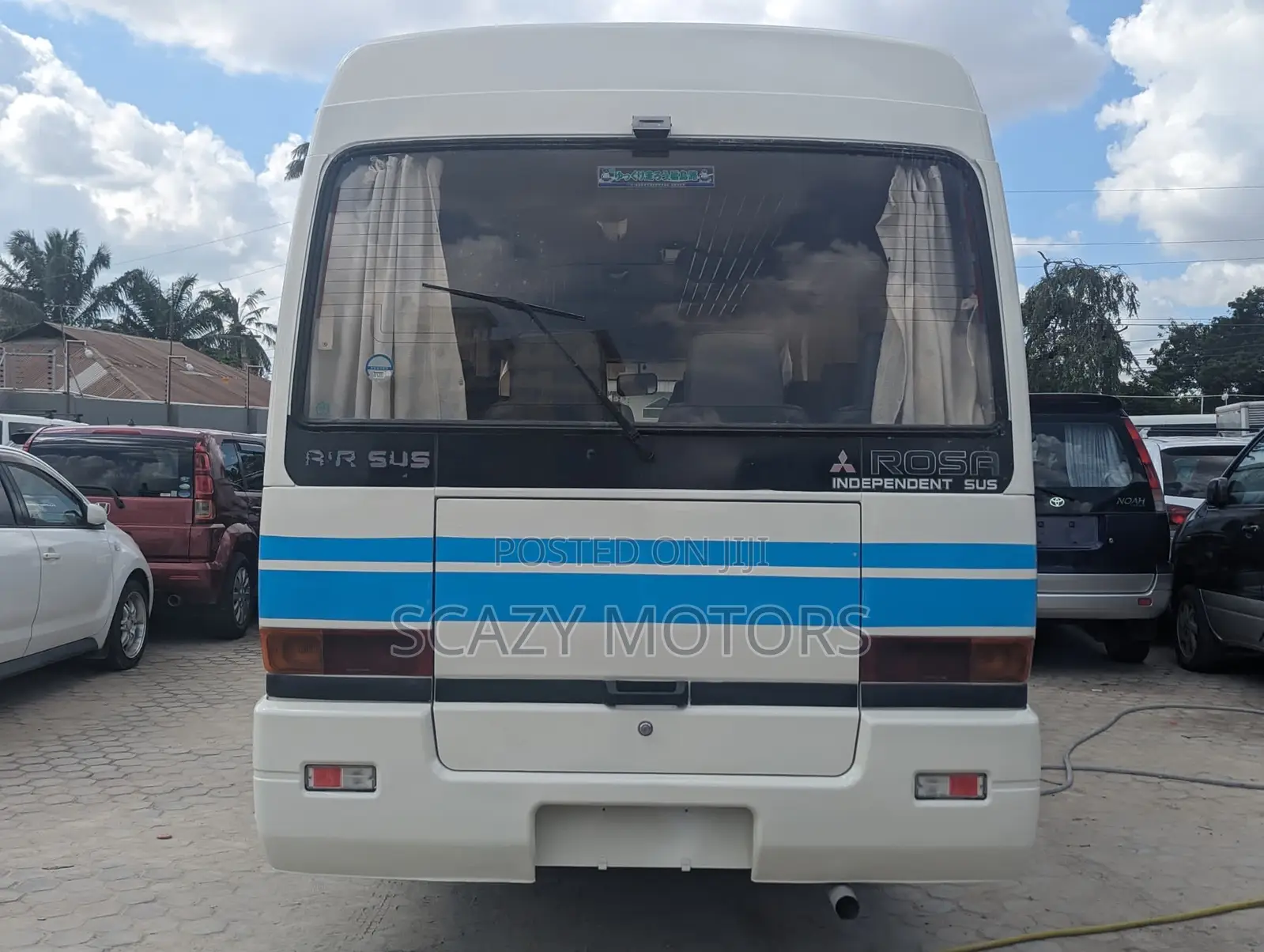Mitsubishi Fuso Rosa 1998 White