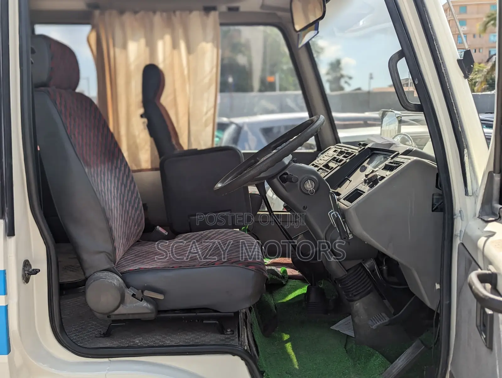 Mitsubishi Fuso Rosa 1998 White