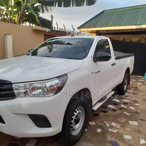 Toyota Hilux 2018 White