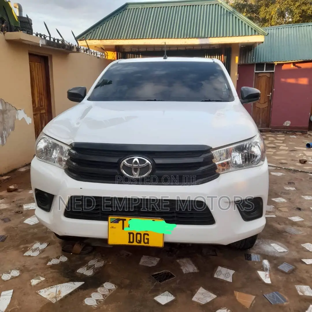 Toyota Hilux 2018 White