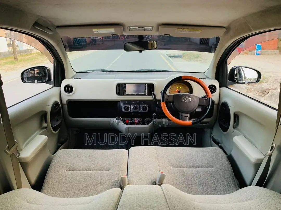 Toyota Vitz 2010 Black