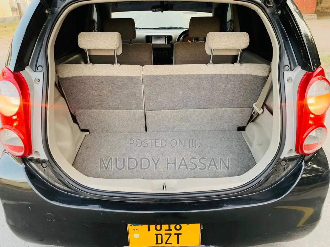 Toyota Vitz 2010 Black