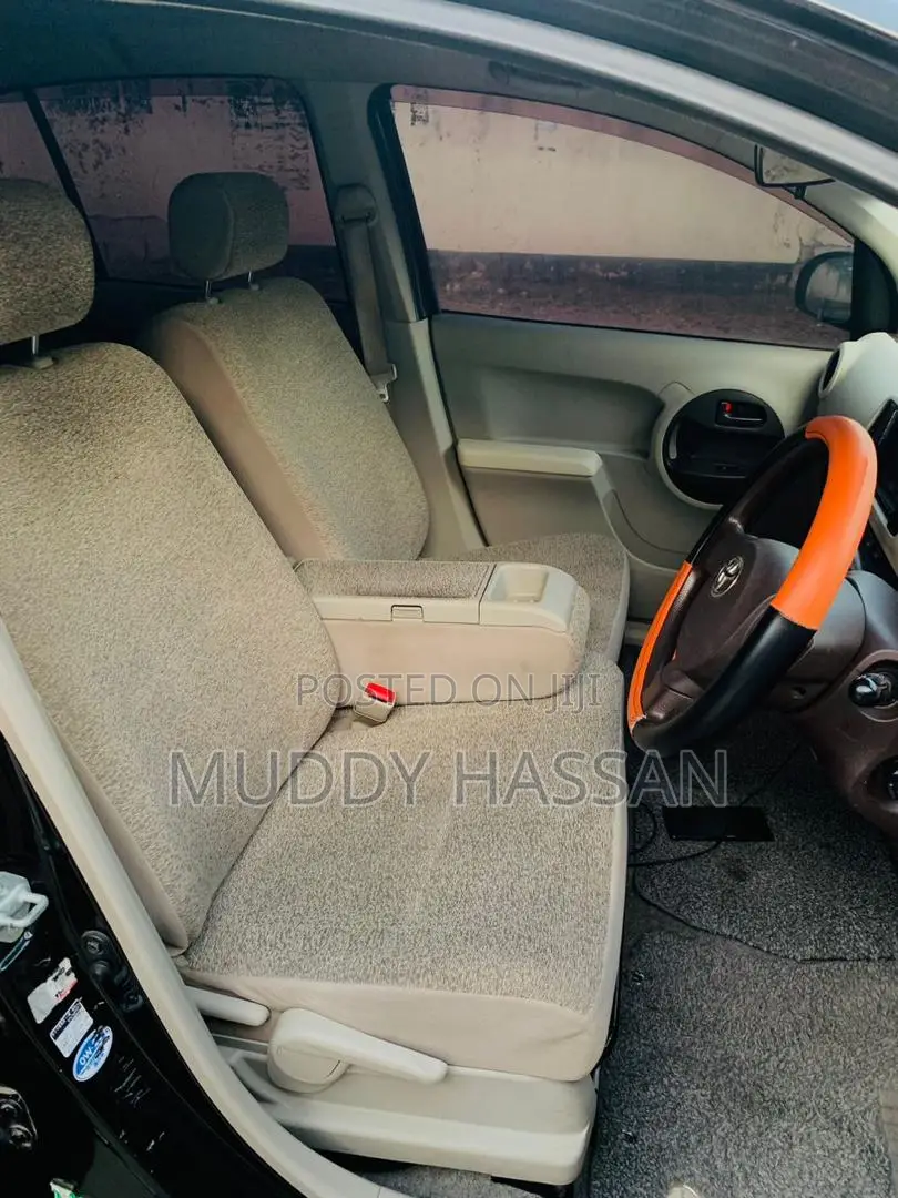 Toyota Vitz 2010 Black