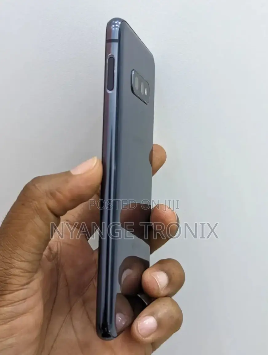 Samsung Galaxy S10e 128 GB Black