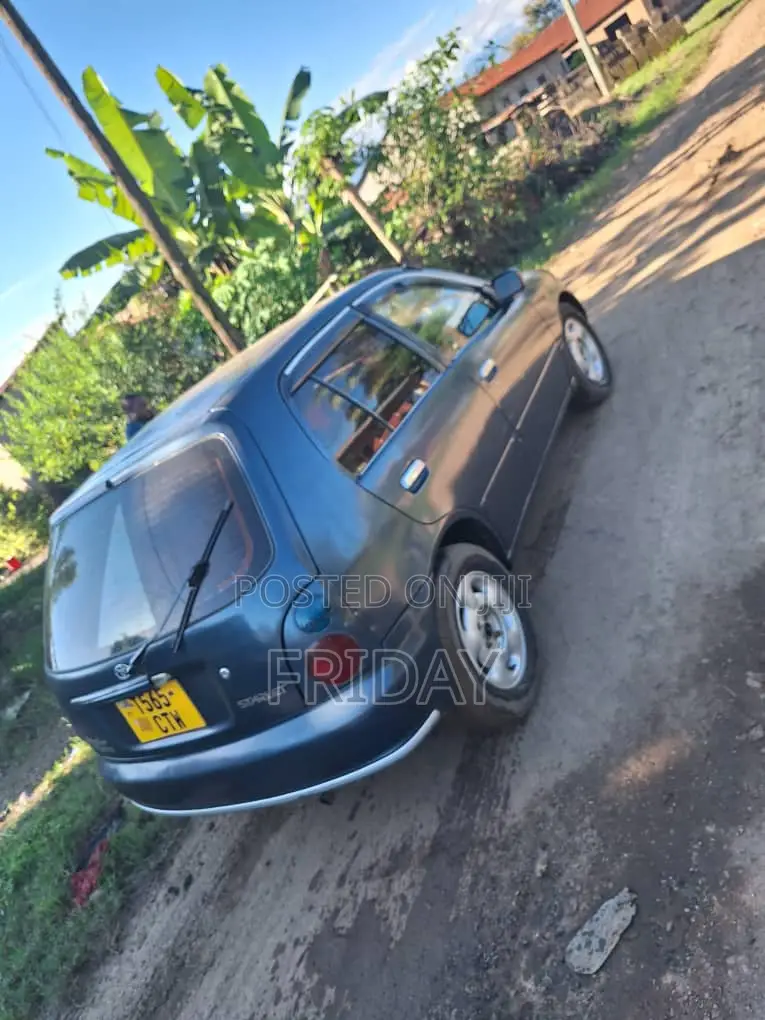 Toyota Starlet 2000 Blue